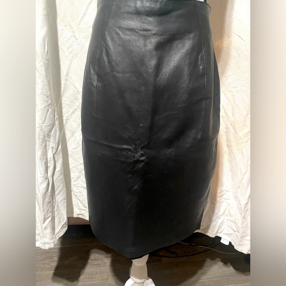 Andrew Marc: vintage black leather pencil skirt